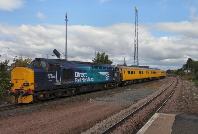 37423 propels 1Q69 Mossend - Mossend through Larbert: 37423 propels 1Q69 Mossend - Mossend through Larbert Photo of 37423 propels 1Q69 Mossend - Mossend through Larbert