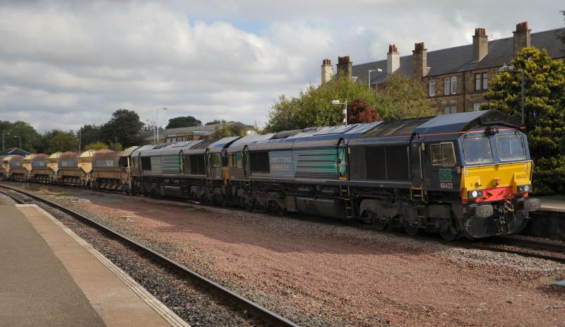 66433 & 422 at Larbert with 6K20 for Millerhill.: 66433 & 422 at Larbert with 6K20 for Millerhill. Photo of 66433 & 422 at Larbert with 6K20 for Millerhill.