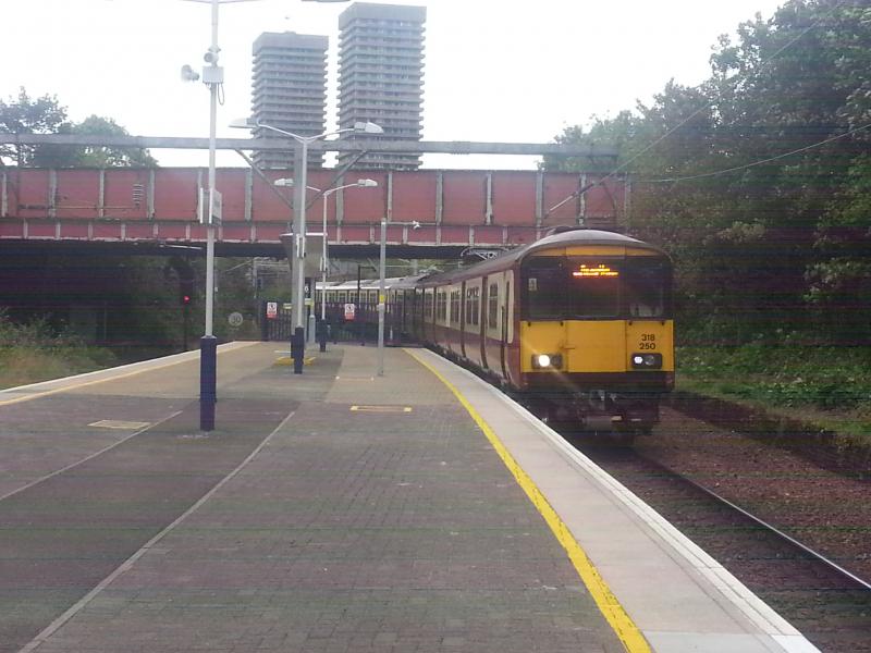 Approach to Bellgrove: Glasgow bound 318s approach Bellgrove in late August 2014, Whitevale and Bluevale Towers in the background. Photo of Approach to Bellgrove