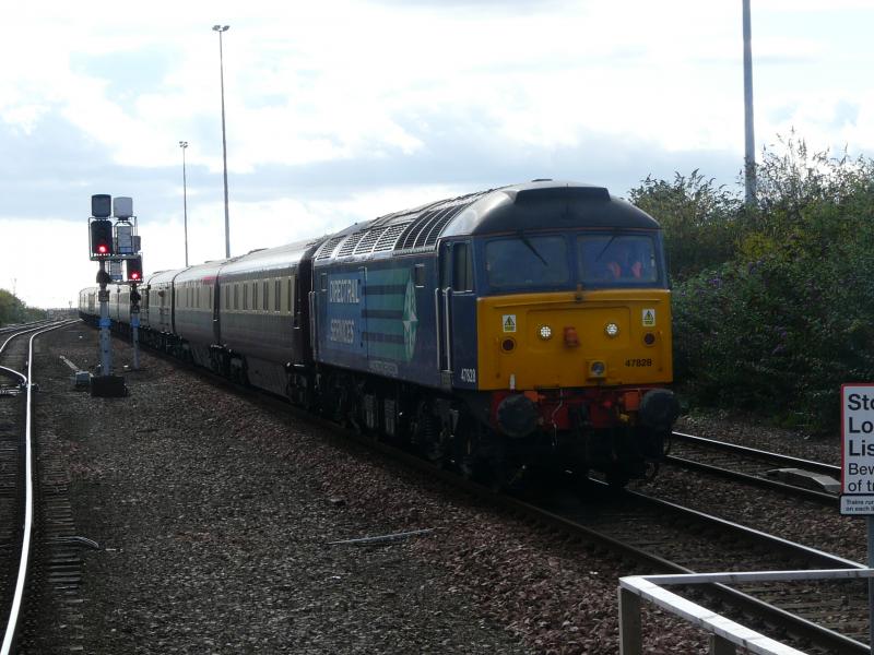 Northern Belle at Dundee: DRS 47828 pulls into Dundee with the Northern Belle ECS to form the 1Z68 to Darlington via Perth and Ladybank on 30 August 2014. Photo of Northern Belle at Dundee