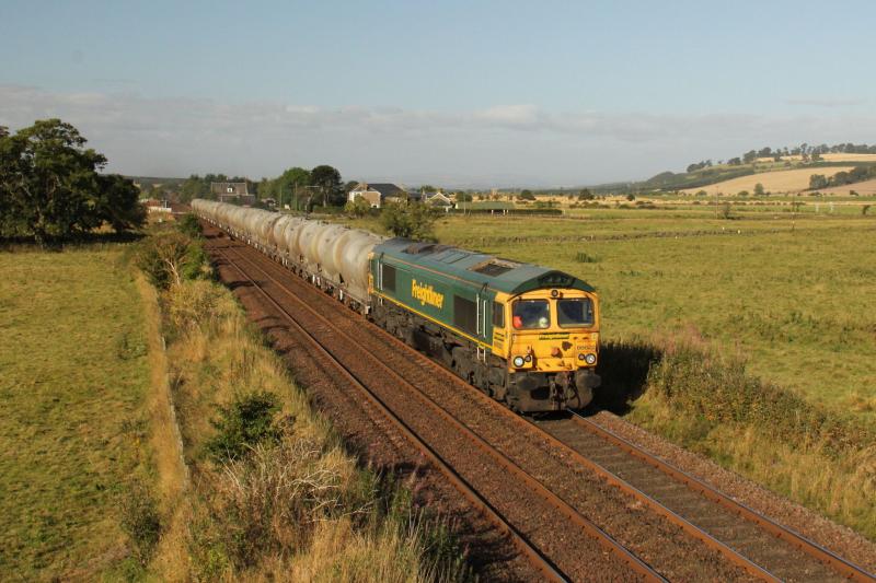 66622 - Oxwellmains - Aberdeen loaded cement. : Forteviot 01/09 on a fine sunny morning Photo of 66622 - Oxwellmains - Aberdeen loaded cement.