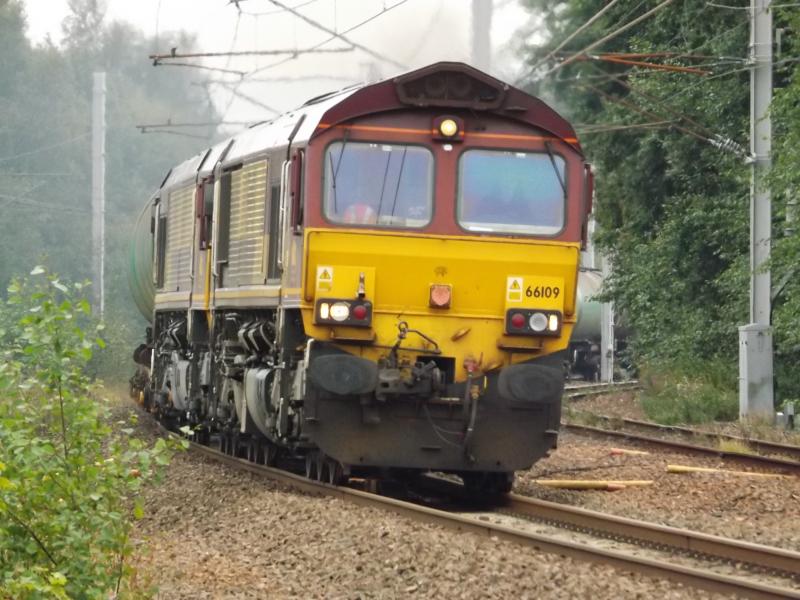6s36: 66109+66171 on 6s36 Dalston to Grangemouth tanks powering north towards Carstairs station 3/9/2014 11:43. Photo of 6s36