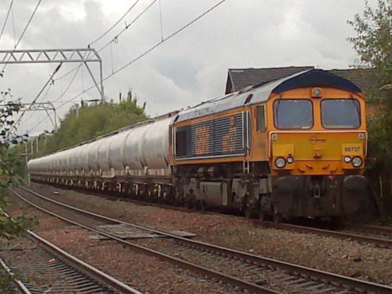 Tinfoil train takes a rest: 66737 takes a rest in Coatbridge Central passing loop while working
6E45 Fort William - North Blythe empty alumina tanks, 5th Sept 2014 Photo of Tinfoil train takes a rest