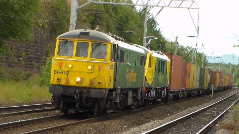 Cans through Coatbridge: 86612+90042 head south through Coatbridge Central on 4M74 Coatbridge - Crewe Photo of Cans through Coatbridge