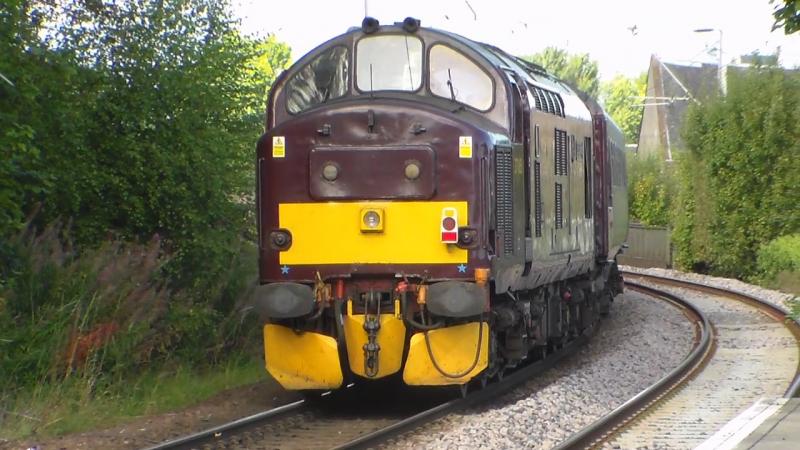 37685 at Port Glasgow: 37685 heads through Port Glasgow on the tail end of the Royal Scotsman Photo of 37685 at Port Glasgow