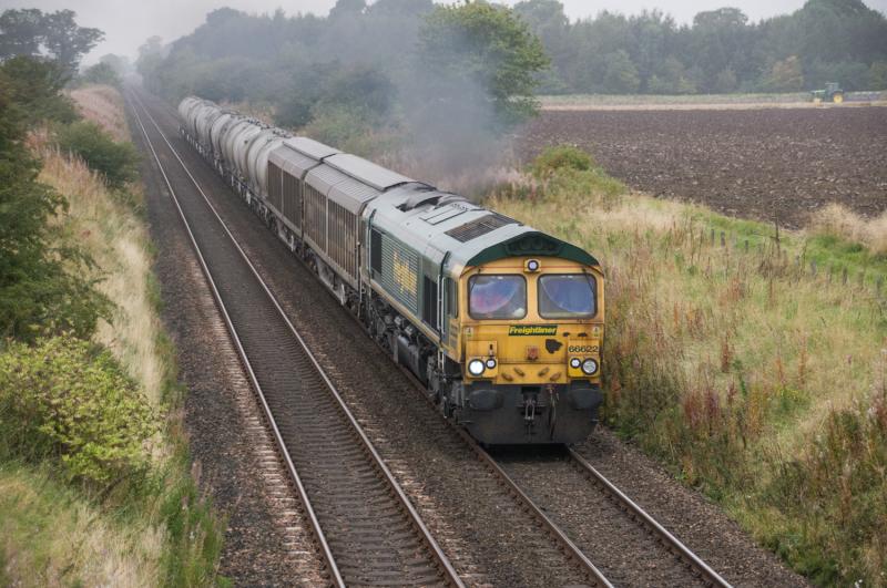 66622: 66622 heads north at a foggy Forgandenny.10/09/14 Photo of 66622