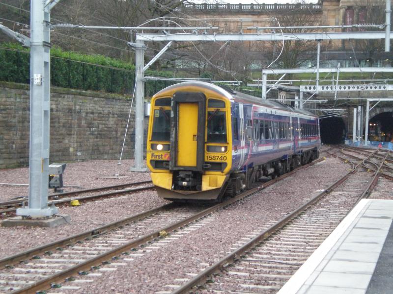 158 740 approaching Platform 10.JPG: 158 740 Approches Platform 10 At Edinburgh Waverley (27-12-07)
Taken With Olympus X-820 Photo of 158 740 approaching Platform 10.JPG