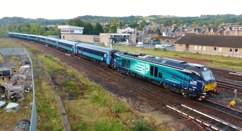 68006 with 68005 on rear at Perth with Golf-Ex: 68006 with 68005 on rear at Perth with Golf-Ex on 23-9-14 Photo of 68006 with 68005 on rear at Perth with Golf-Ex