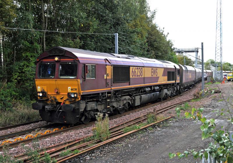 66238 Hunterston- Longannet @ Burma Road: 66238 very Slowly descends the incline to the Burma Road on a Hunterston - Longannet Coal Wed 24th Oct 2014 Photo of 66238 Hunterston- Longannet @ Burma Road