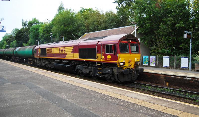 66134 Pollokshaws West (an Iar): 66134 on the Riccarton - Grangemouth returning empty tanks.
I went out to see it at Pollokshaws West but discovered after it had passed that the sign had the Gaelic an Iar added Photo of 66134 Pollokshaws West (an Iar)