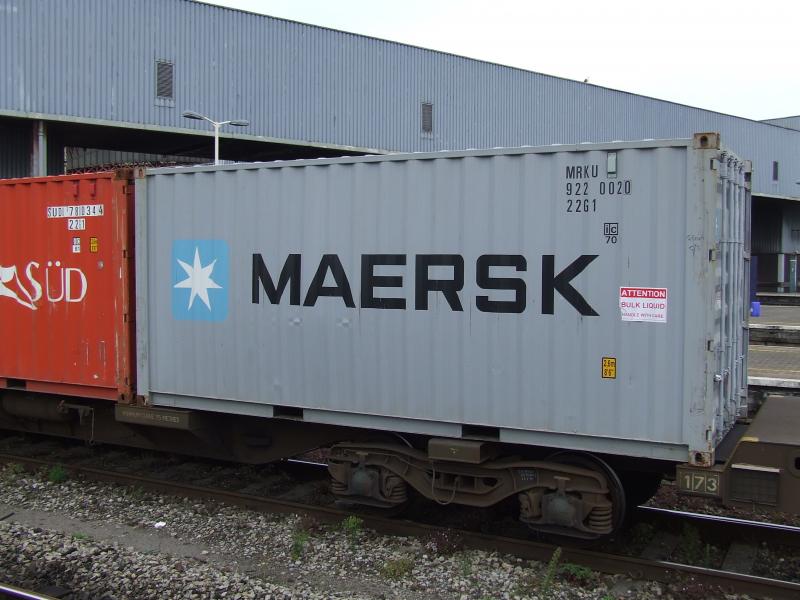 Non-tank tank container at Bristol - 1: A Non-tank container being used as a tank for Mr GENSTAR.
This was on a v-e-r-y long train heading south through Bristol Temple Meads at 09:38 on 2 Sept 2014 Photo of Non-tank tank container at Bristol - 1