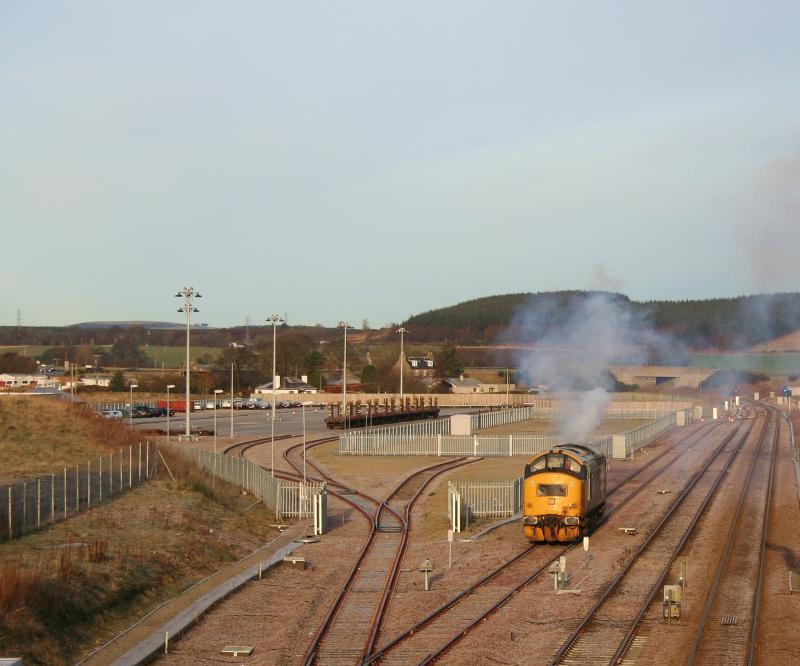 37425 Dyce Raiths Farm December 2009: Local trip loco and for snow patrol duties Photo of 37425 Dyce Raiths Farm December 2009
