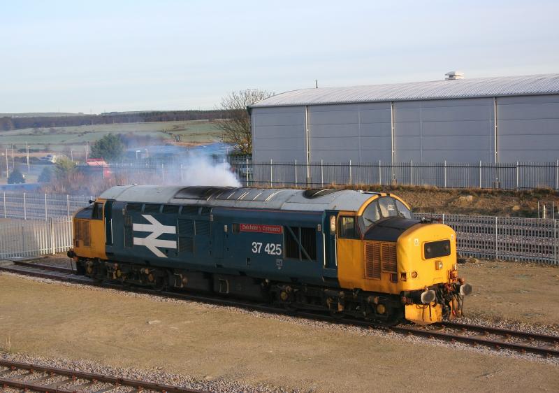 37425 Raiths Farm Dyce December 2009: Photo of 37425 Raiths Farm Dyce December 2009