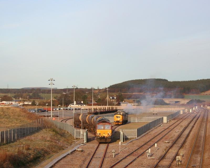 37425 and 66061 Dyce Raiths Farm December 2009: Photo of 37425 and 66061 Dyce Raiths Farm December 2009