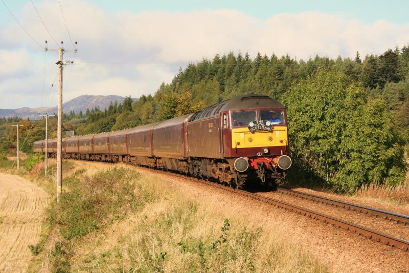 47804 Royal Scotsman October 2009: Back when Royal Scotsman was almost always hauled by a 47, 804 near Pitlochry Photo of 47804 Royal Scotsman October 2009