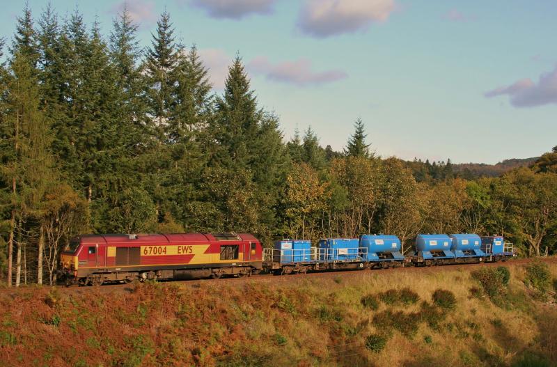67004 RHTT Dunkeld October 2009: Skip 4 on RHTT blasts north out of Dunkeld Photo of 67004 RHTT Dunkeld October 2009