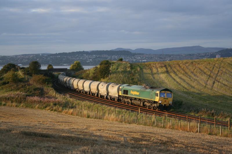 66610 6B32 empty cement Wormit September 2009: Photo of 66610 6B32 empty cement Wormit September 2009