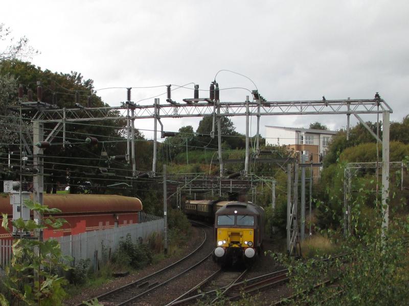 1Z72 approaching Dalreoch on 5 October 2014: 1Z72 ex Oban approaching Dalreoch having just left Dalreoch Tunnel. Line to Balloch to the right. Photo of 1Z72 approaching Dalreoch on 5 October 2014