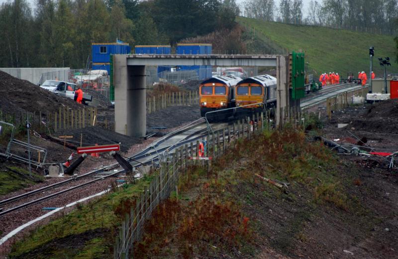 First CWR rails being laid 6th Oct 2014: The first trainload of CWR about to be laid on the very wet and windy morning of Mon 6th oct 2014. Photo of First CWR rails being laid 6th Oct 2014