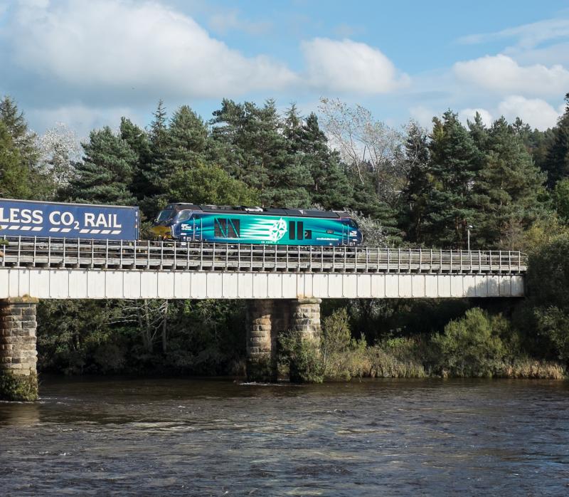 68005: 68005 crosses the river Tay at Perth. 08/10/14. Photo of 68005