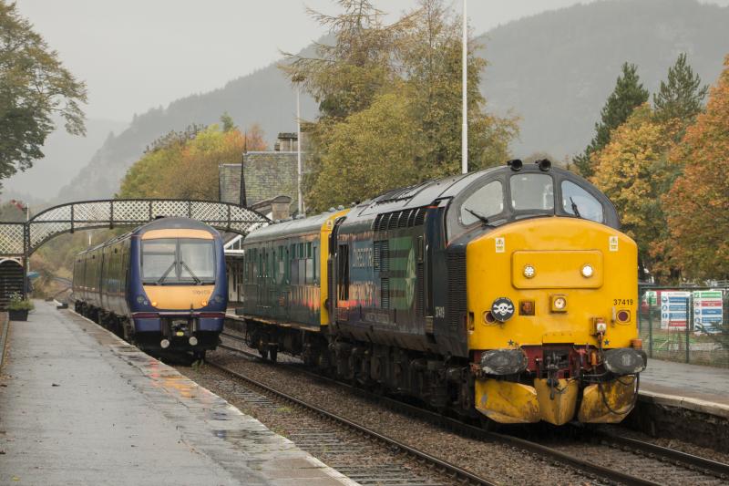 37419 + Caroline 5Z02: 37419 with NSE Inspection saloon 'Caroline' waiting at Dunkeld & Birnam platform 1 as First Scotrail class 170 no. 170409 arrives on an Inverness service, 09-Oct-2014. Photo of 37419 + Caroline 5Z02