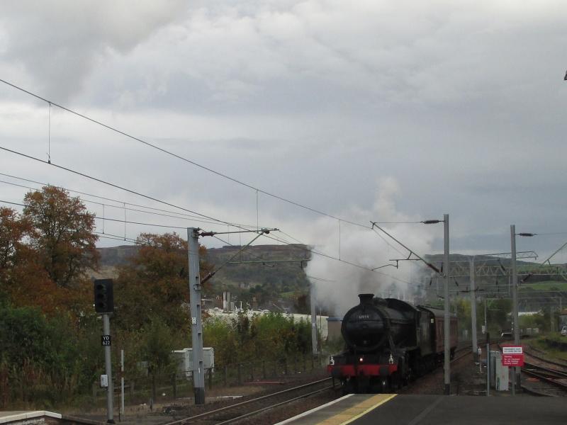 61994 Dumbarton Central 10 October 2014: K4 #61994 with support coach on service 5Z94 heading west through Dumbarton Central Photo of 61994 Dumbarton Central 10 October 2014