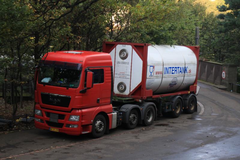 Beer Tanktainer: This Tanktainer parked in Princes Street Gardens on 11/10/2014 Photo of Beer Tanktainer