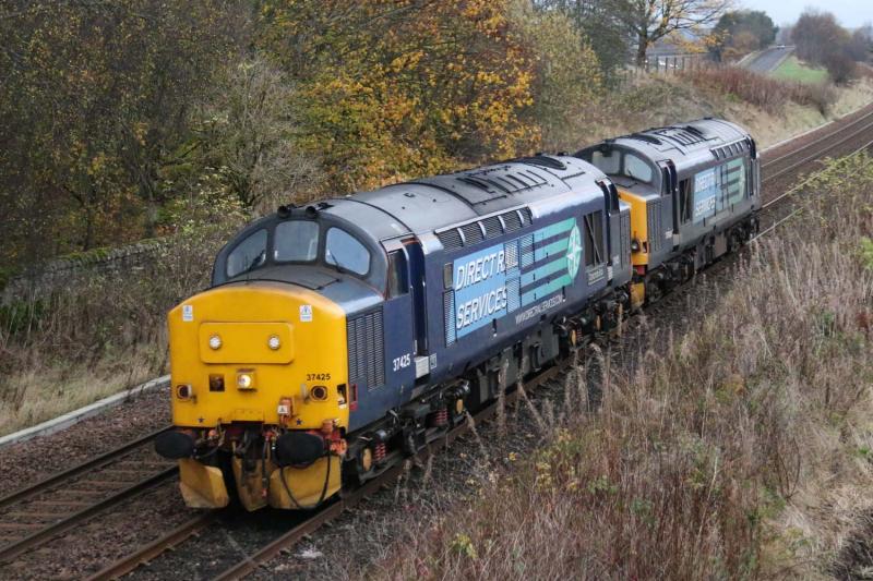 0Z70 - 37's - Inverness to Motherwell: 37425 leading at Luncarty.
Big thanks for heads up re earlier time & location. Photo of 0Z70 - 37's - Inverness to Motherwell