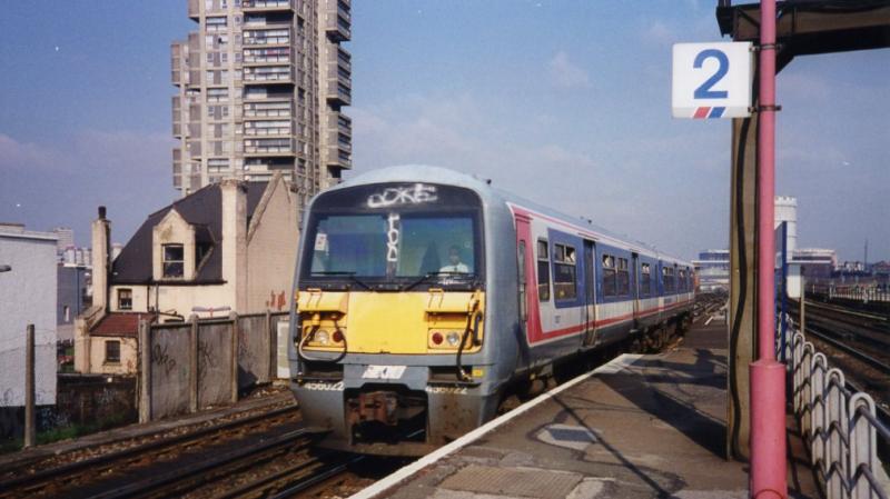 Wandsworth Road arrival : 456022 on a Victoria to London Bridge Circular at Wandsworth Road in 1996. Photo of Wandsworth Road arrival