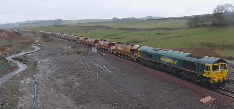 Photo of Freightliner 66605 tailing the loaded ballast train.
