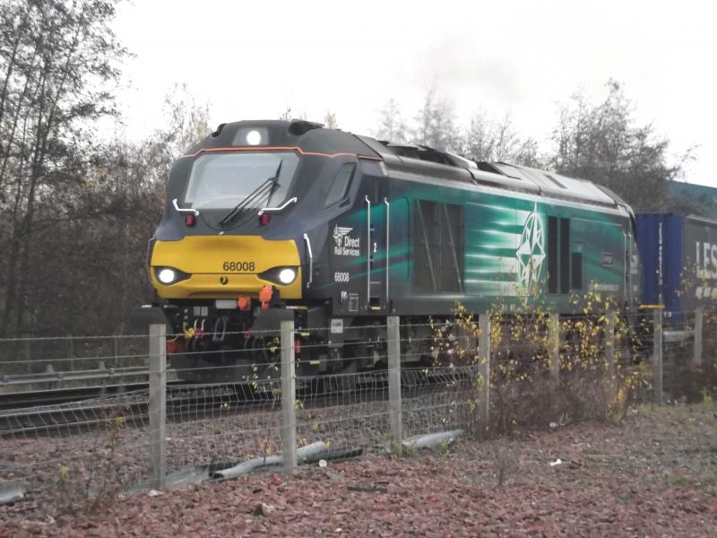 68008 Avenger: 68008 Avenger works the late running 4A13 Grangemouth to Aberdeen containers on 29th November 2014. Seen having just left Grangemouth. Photo of 68008 Avenger