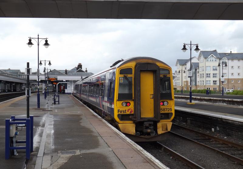 Stabled at Stirling: 158 725 at Stirling on 18th October 2014. Alas no semaphones but a good afternoon out with my son. Photo of Stabled at Stirling