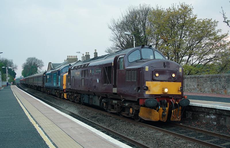 1Z56-37248.37688-Linlithgow-05.05.jpg: Two Tractors Photo of 1Z56-37248.37688-Linlithgow-05.05.jpg