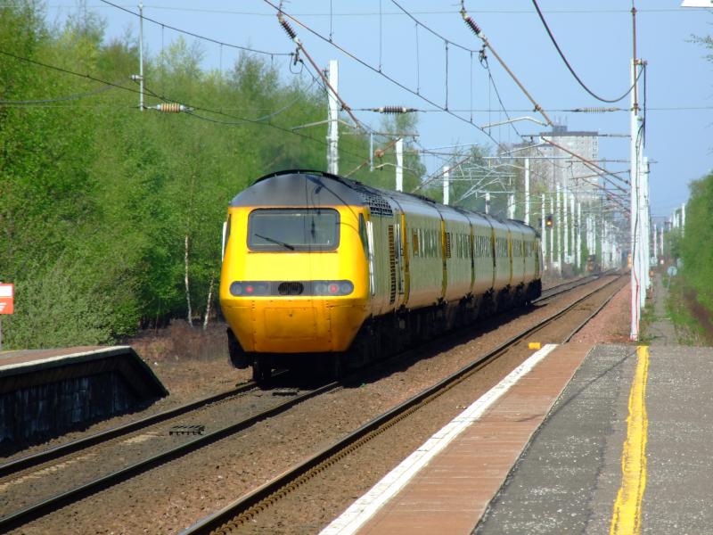 1Q92 43014&43062: 1Q92 43014&43062 passing shieldmuir with 05.45 Manchester-Liverpool Via glasgow Central Photo of 1Q92 43014&43062