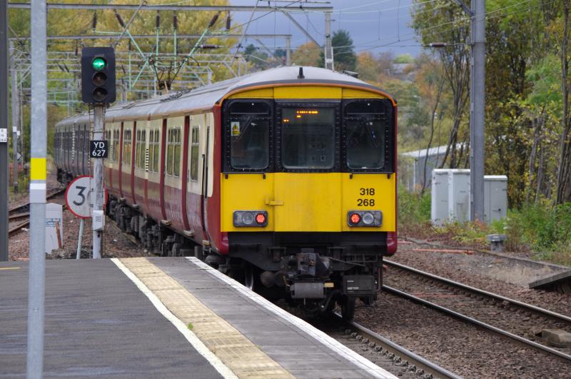 318268 320302 Dumbarton Central 16Oct14: Photo of 318268 320302 Dumbarton Central 16Oct14