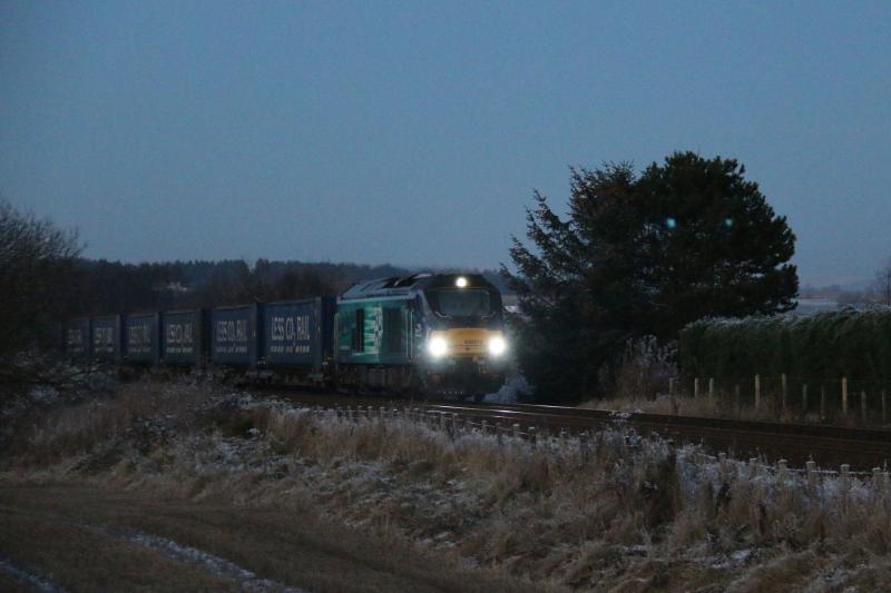 68009_Titan_Inv_Mossend: Luncarty 29/12 - very cold, dark and frosty evening - cheers for toot on passing. Photo of 68009_Titan_Inv_Mossend