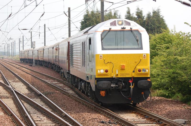 Northern Belle: 67014 with 1Z67 08:32 Northern Belle from Leeds leaving the loop at Drem Photo of Northern Belle