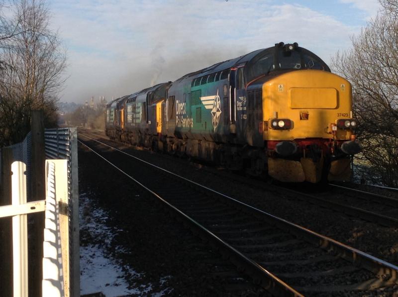 Class 37: Class 37 x3 passing Stirling from Perth to Carlisle at 13.30. 37423 37194 37409 Photo of Class 37