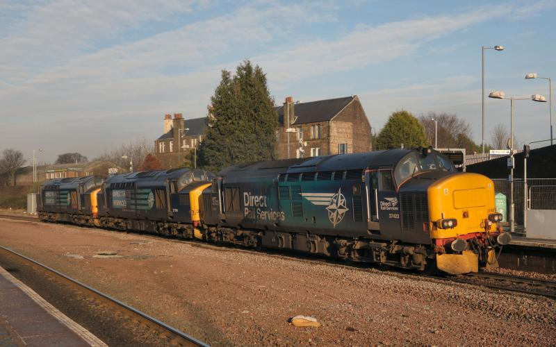 37423,194 & 409 pass Larbert with a Perth - Kingmoor Light Engine move: 37423,194 & 409 pass Larbert with a Perth - Kingmoor Light Engine move Photo of 37423,194 & 409 pass Larbert with a Perth - Kingmoor Light Engine move