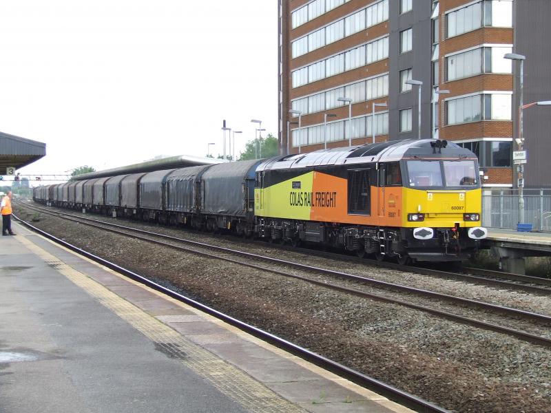 60087 passes Swindon 03 Sept 2014: In response to news on 30/1/15 that 60087 has been used to rescue the 1D02 passenger set, I shamelessly plug this view of said loco taken at Swindon on 3/9/14 Photo of 60087 passes Swindon 03 Sept 2014