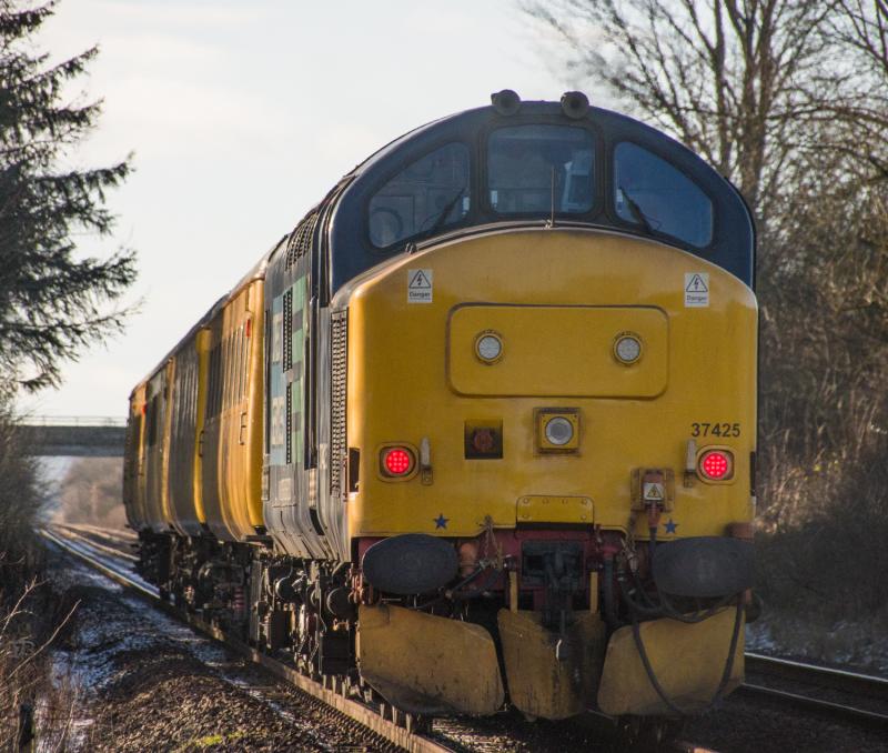 37425: 37425 propels the Network rail test train south at Forgandenny. 30/01/15. Photo of 37425