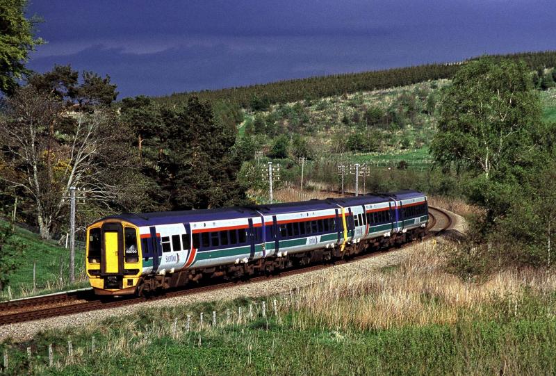 158720 TAKES THE LEAD AT INSCH.jpg: Photo of 158720 TAKES THE LEAD AT INSCH.jpg