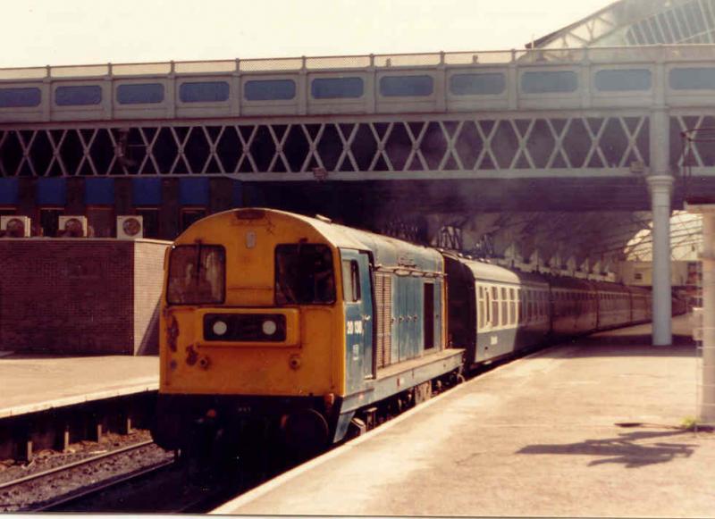 20138 at Queen Street: Class 20s did not often make an appearance at Queen Street but they did make occasional forays on empty stock pilot duties as 20138 did in 1985. Photo of 20138 at Queen Street