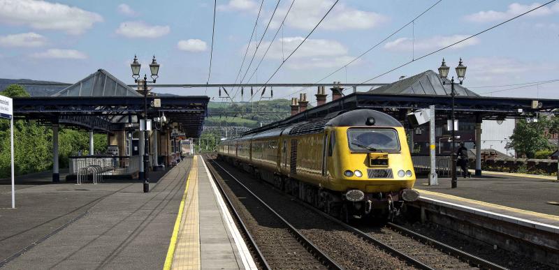 Photo of FIRST HST THRO DUMBARTON  CENTRAL 30.5.14.jpg