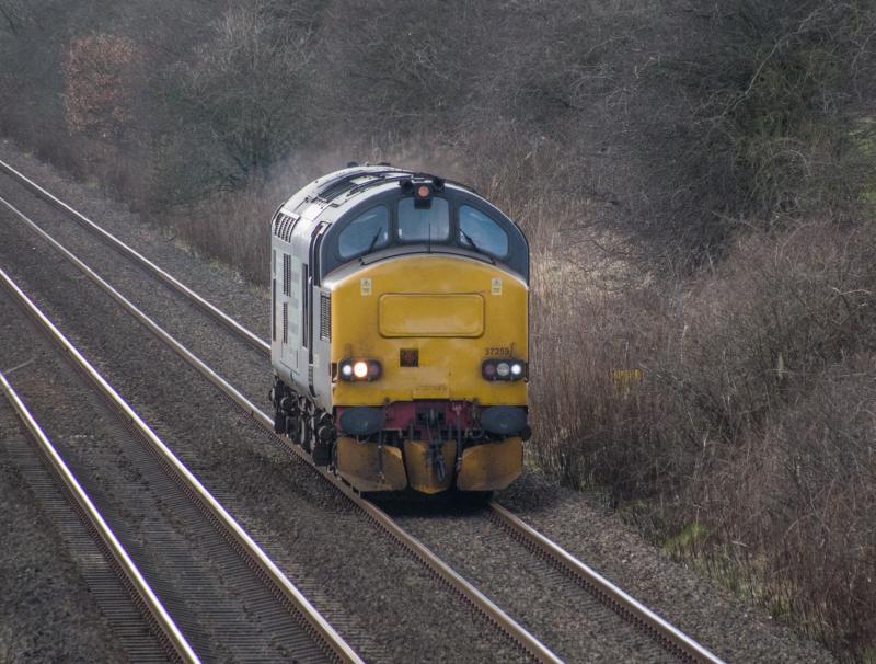 37259: 37259 heads north at Forgandenny. 21/02/15. Photo of 37259