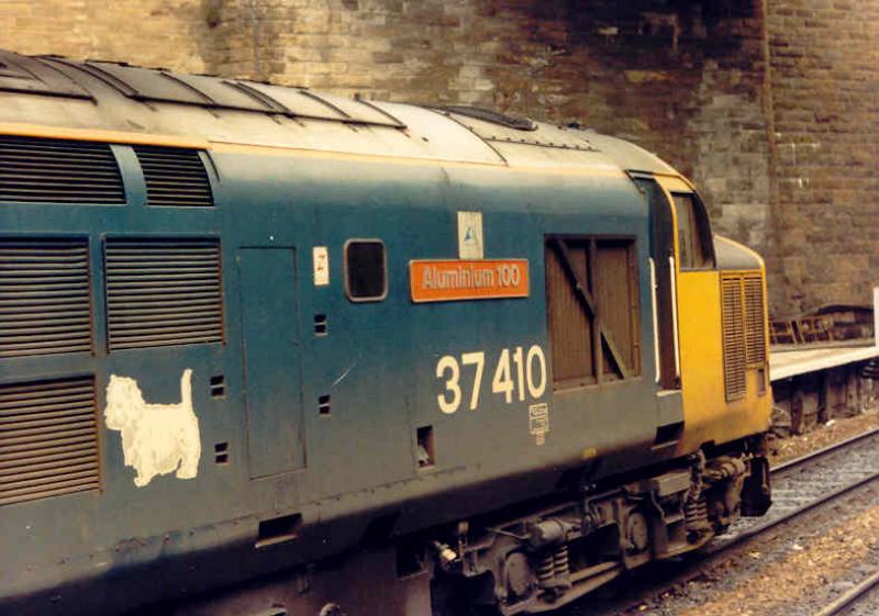 37410 ALUMINIUM 100: West Highland Class37 stalwart at Queen Street in the 1980s. Photo of 37410 ALUMINIUM 100