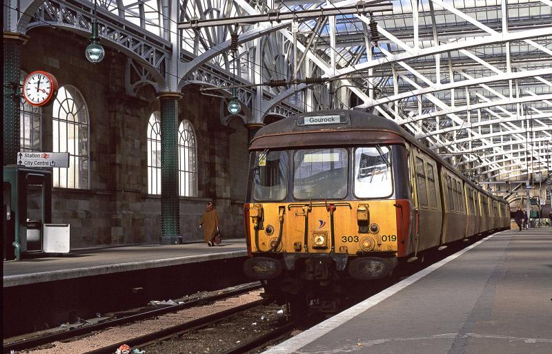 303019 GLASGOW CENTRAL DATE UNKNOWN .jpg: Photo of 303019 GLASGOW CENTRAL DATE UNKNOWN .jpg