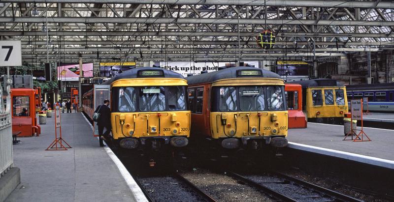BLUE TRAINS AT GLASGOW CENTRAL DATE UNKNOWN .jpg: Photo of BLUE TRAINS AT GLASGOW CENTRAL DATE UNKNOWN .jpg
