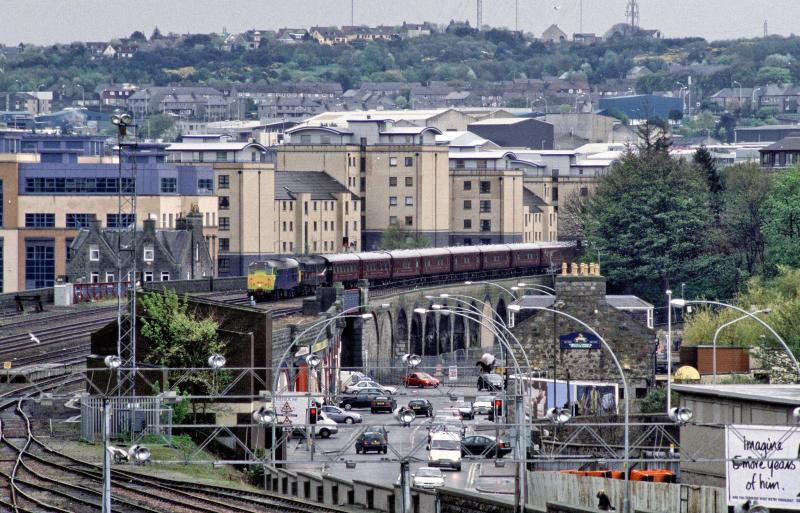 ROYAL SCOTSMAN DESCENDS INTO ABERDEEN.jpg: Photo of ROYAL SCOTSMAN DESCENDS INTO ABERDEEN.jpg
