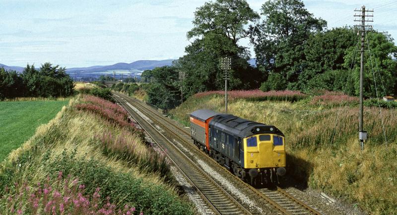 CLASS 25 NORTH OF KINNABER SEPT 81.jpg: Photo of CLASS 25 NORTH OF KINNABER SEPT 81.jpg